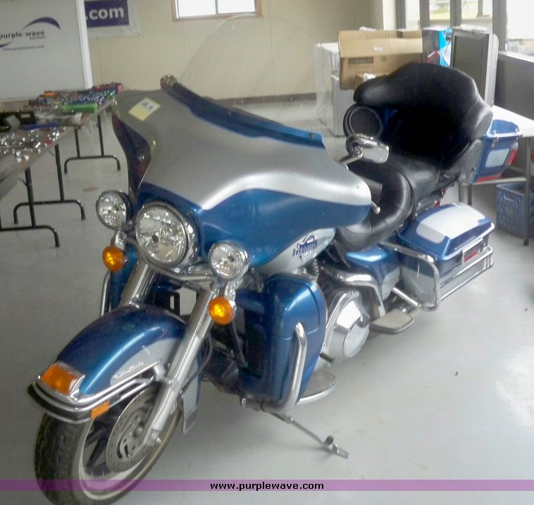image for item 7389 2006 Harley Electraglide motorcycle