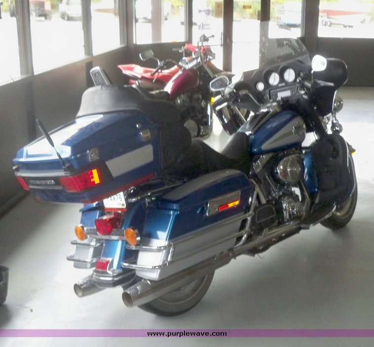 image for item 7389 2006 Harley Electraglide motorcycle