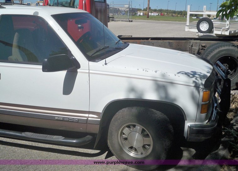 image for item 7421 1994 GMC Suburban