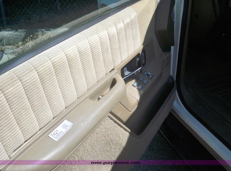 image for item 7421 1994 GMC Suburban