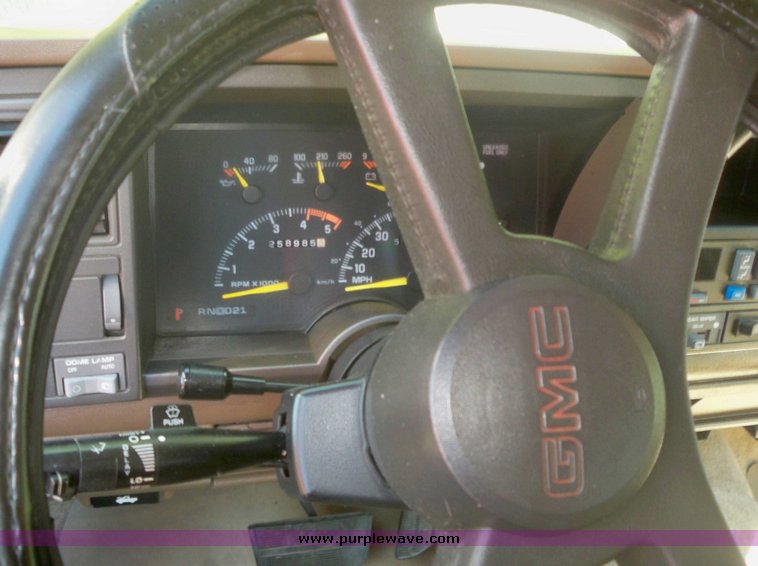 image for item 7421 1994 GMC Suburban