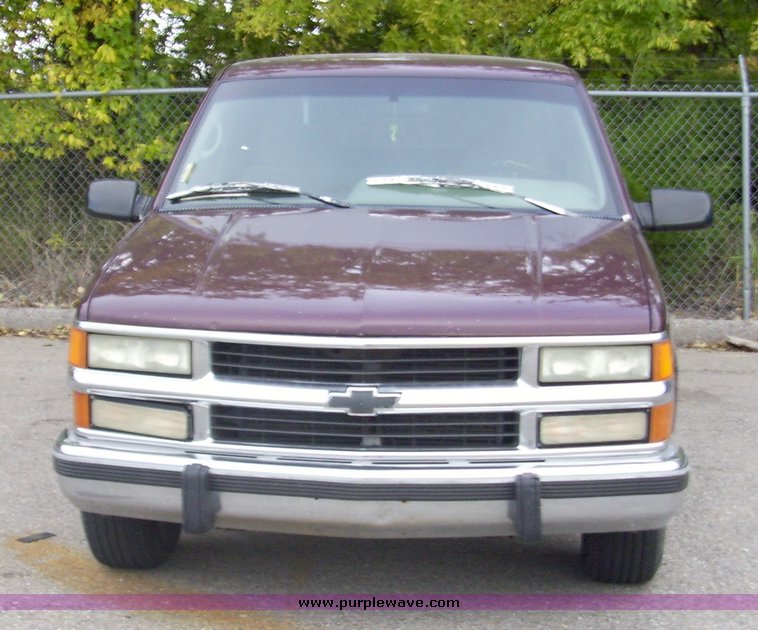 image for item 7422 1995 Chevrolet C1500 extended cab truck