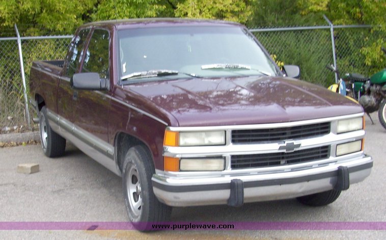 image for item 7422 1995 Chevrolet C1500 extended cab truck