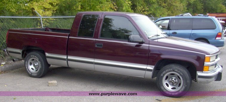 image for item 7422 1995 Chevrolet C1500 extended cab truck