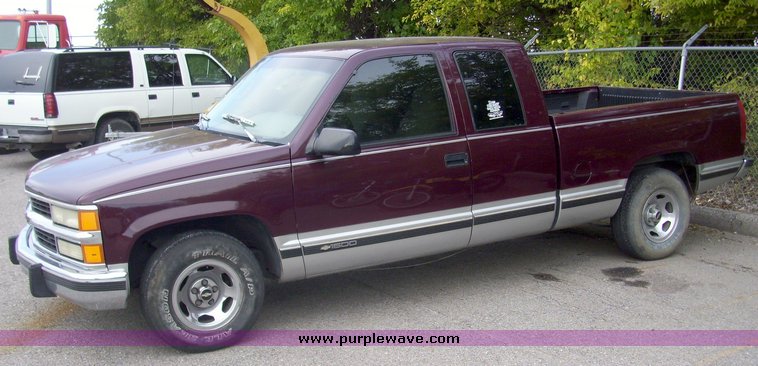 image for item 7422 1995 Chevrolet C1500 extended cab truck