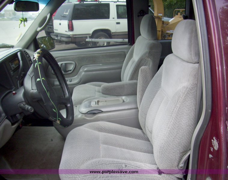 image for item 7422 1995 Chevrolet C1500 extended cab truck