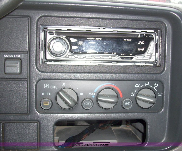 image for item 7422 1995 Chevrolet C1500 extended cab truck