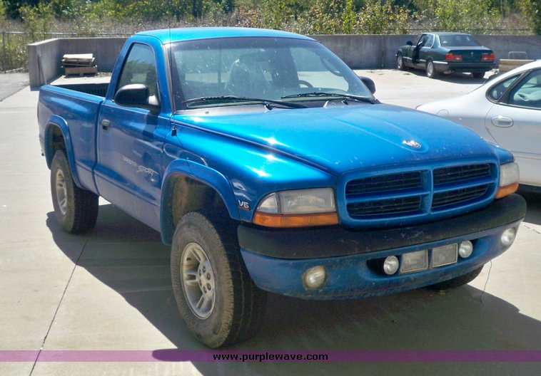 image for item 7429 2000 Dodge Dakota Sport
