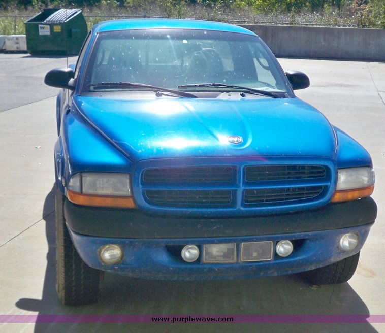 image for item 7429 2000 Dodge Dakota Sport