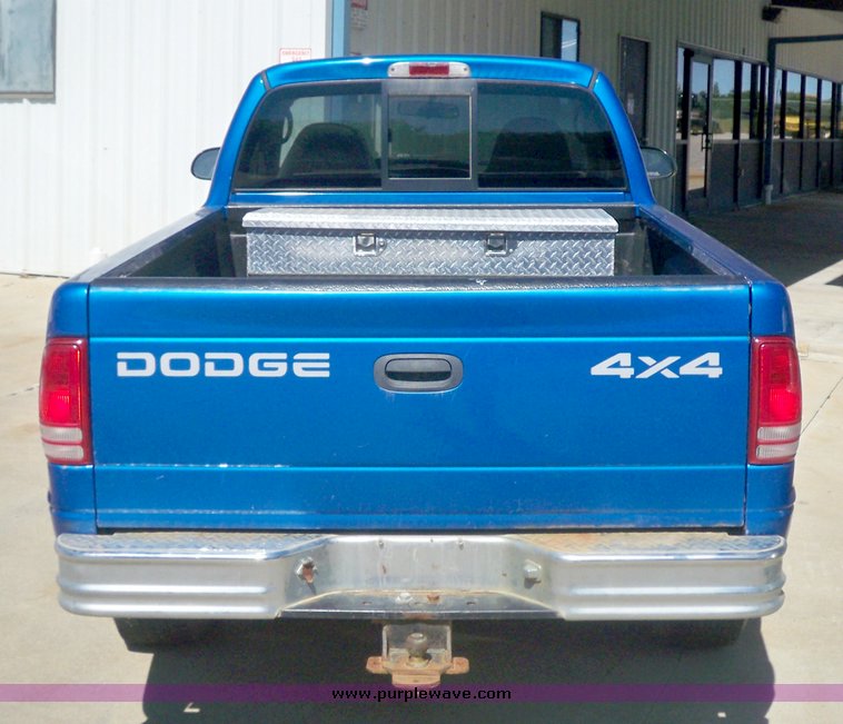 image for item 7429 2000 Dodge Dakota Sport