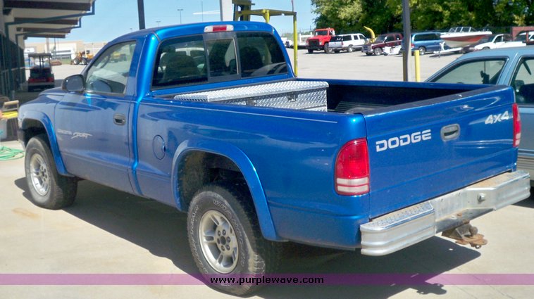 image for item 7429 2000 Dodge Dakota Sport