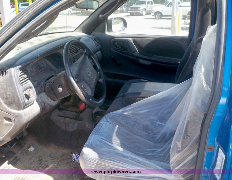 image for item 7429 2000 Dodge Dakota Sport