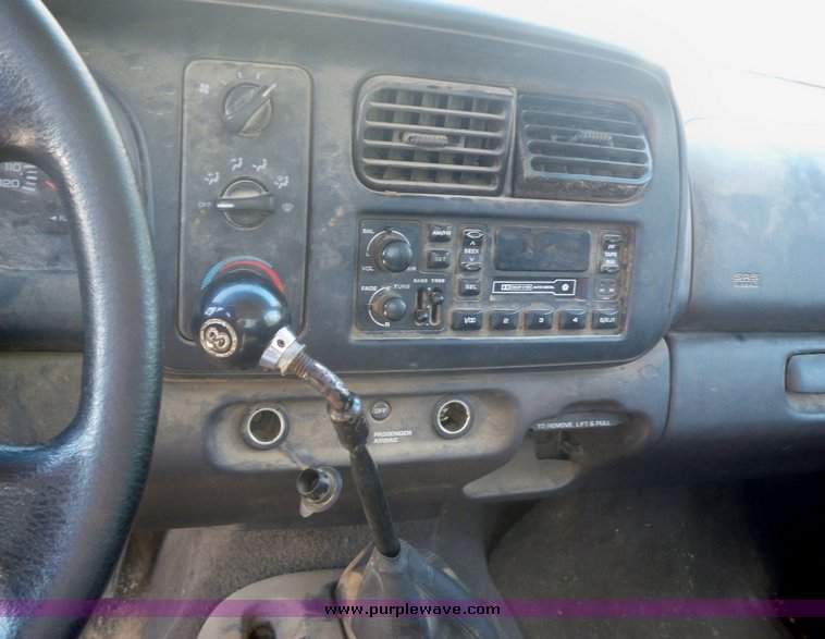 image for item 7429 2000 Dodge Dakota Sport