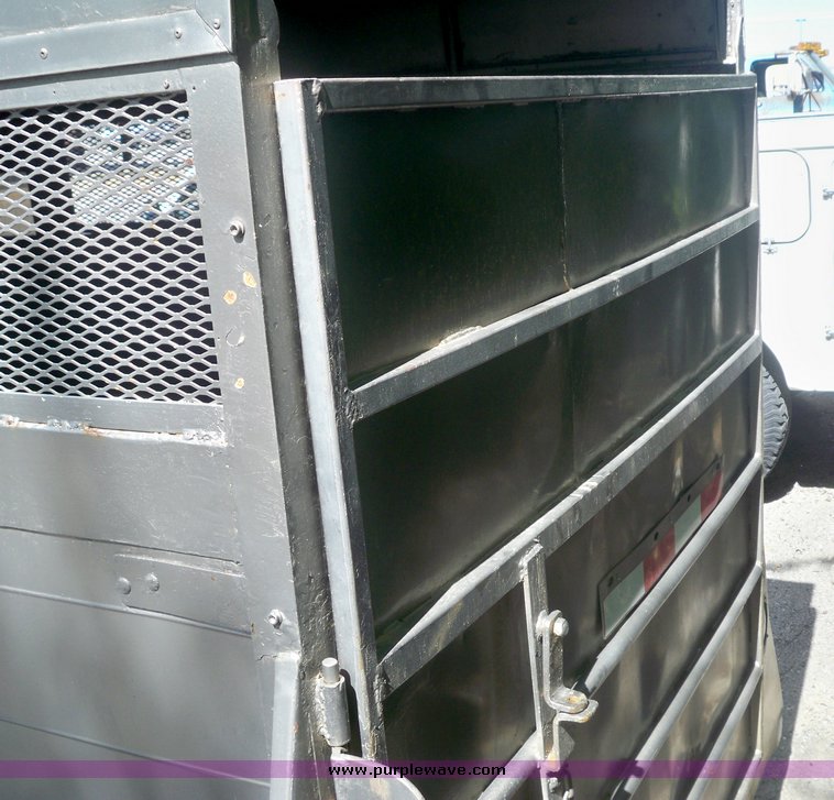 image for item 7433 Two horse tandem axle trailer