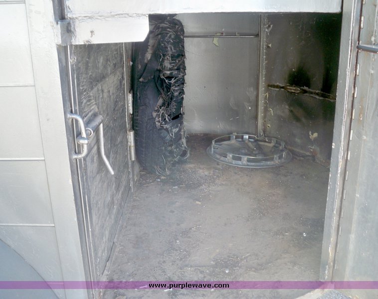 image for item 7433 Two horse tandem axle trailer