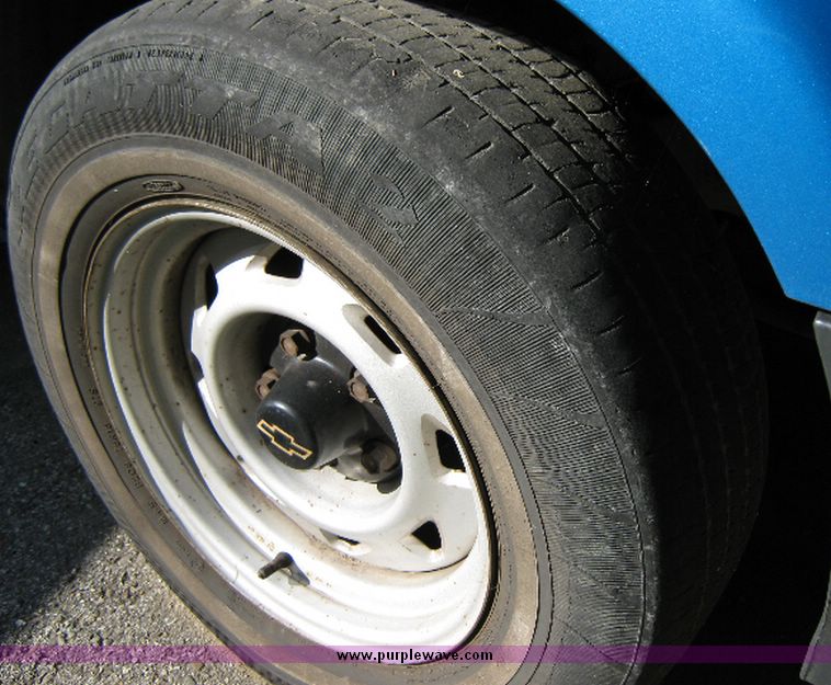 image for item 7799 1995 Chevrolet S-10 pickup