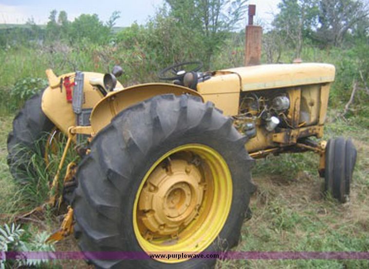 image for item 8297 1969 John Deere 2020 tractor