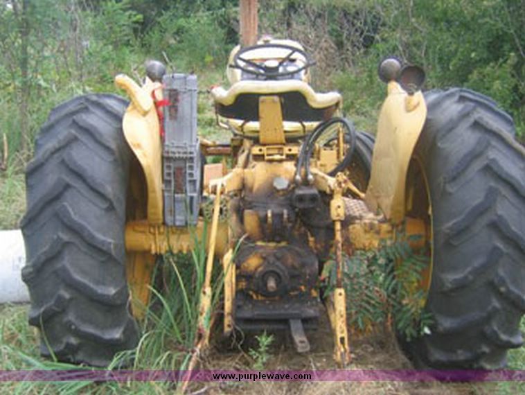 image for item 8297 1969 John Deere 2020 tractor