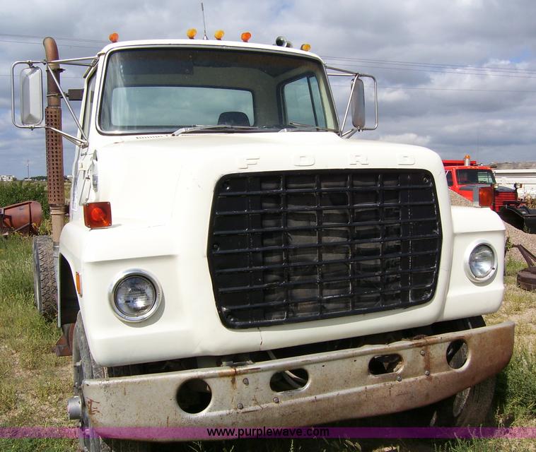 image for item 8793 1979 Ford L-8000 truck
