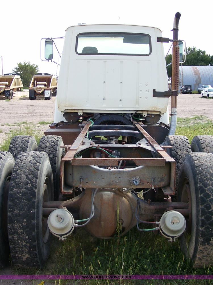 image for item 8793 1979 Ford L-8000 truck