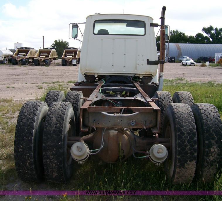 image for item 8793 1979 Ford L-8000 truck