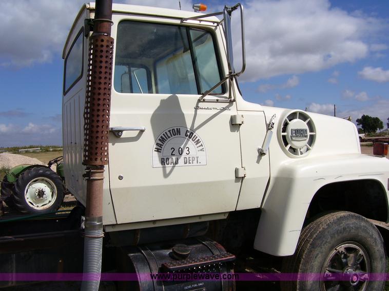 image for item 8793 1979 Ford L-8000 truck