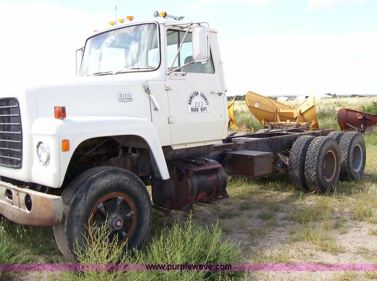 image for item 8793 1979 Ford L-8000 truck