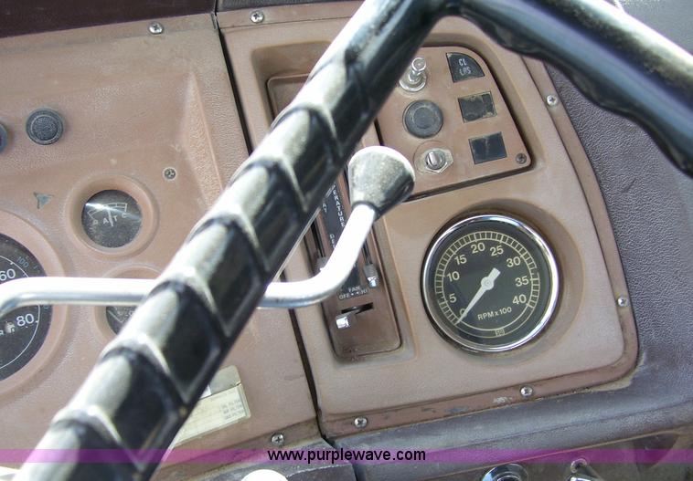 image for item 8793 1979 Ford L-8000 truck