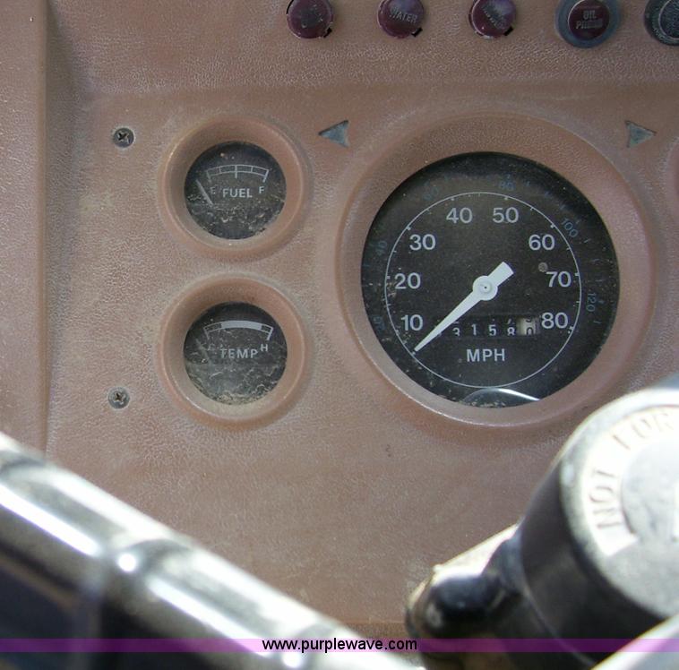 image for item 8793 1979 Ford L-8000 truck