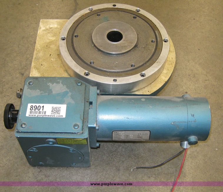 image for item 8901 Camco turntable