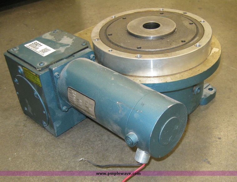 image for item 8901 Camco turntable