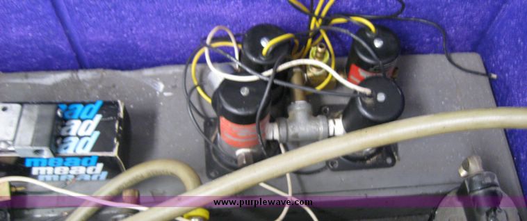 image for item 8907 Assortment of pneumatic cylinders, valves and regulators