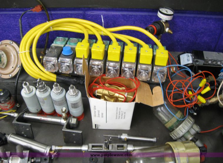 image for item 8907 Assortment of pneumatic cylinders, valves and regulators