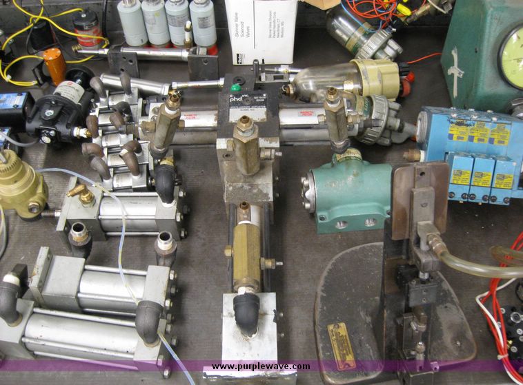 image for item 8907 Assortment of pneumatic cylinders, valves and regulators