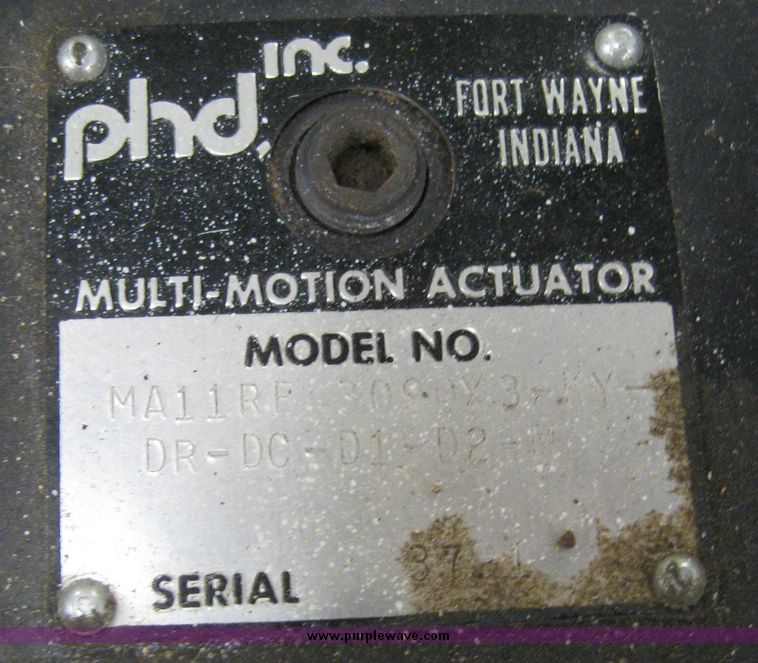 image for item 8907 Assortment of pneumatic cylinders, valves and regulators