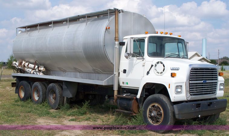 image for item 1103 1994 Ford L800 triple axle truck with Ledwell six bin feed delivery body