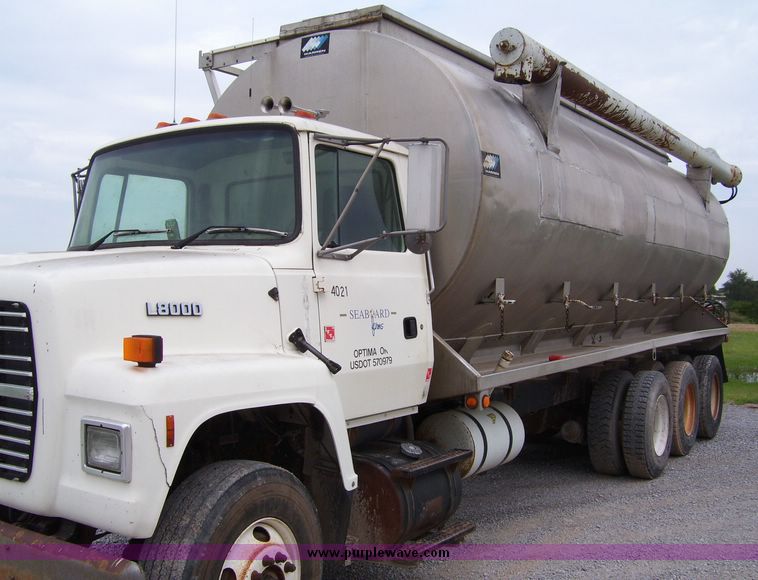 image for item 1107 1996 Ford LNT8000F triple axle food delivery truck with warren six bin feed body