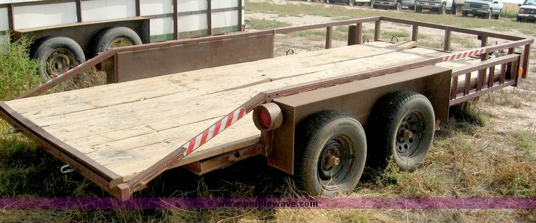 image for item 8686 1995 S&H 16' car trailer