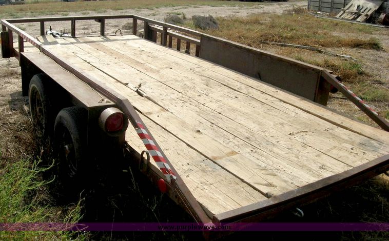 image for item 8686 1995 S&H 16' car trailer