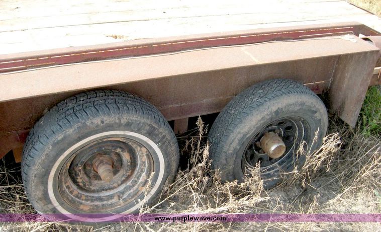 image for item 8686 1995 S&H 16' car trailer