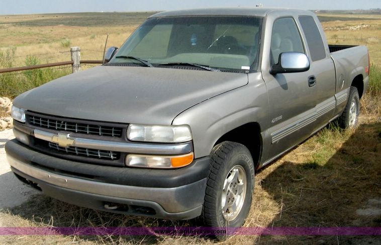 image for item 8696 1999 Chevrolet K1500 Silverado extended cab pickup truck
