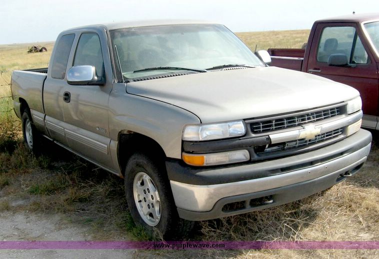 image for item 8696 1999 Chevrolet K1500 Silverado extended cab pickup truck