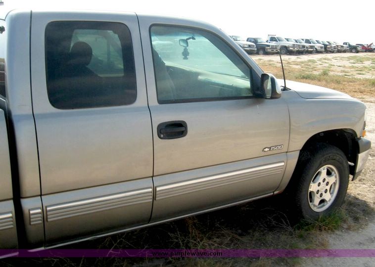 image for item 8696 1999 Chevrolet K1500 Silverado extended cab pickup truck