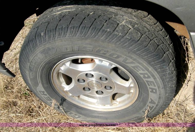 image for item 8696 1999 Chevrolet K1500 Silverado extended cab pickup truck