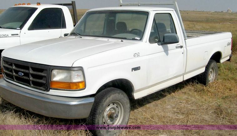 image for item 8699 1996 Ford F150 pickup truck