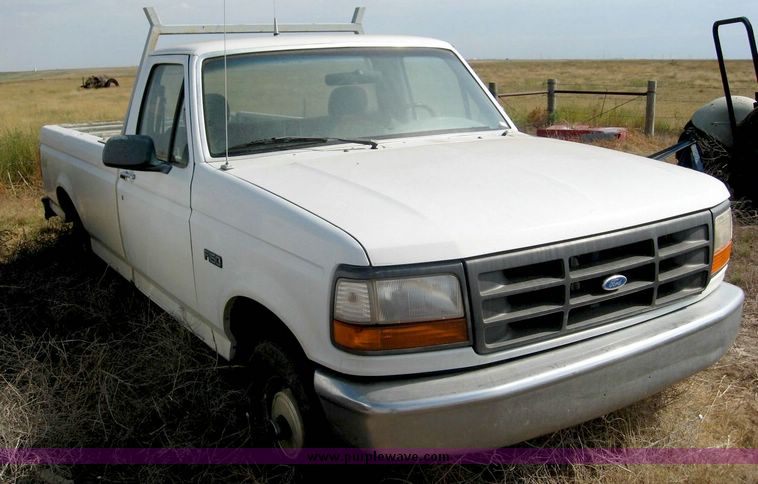 image for item 8699 1996 Ford F150 pickup truck