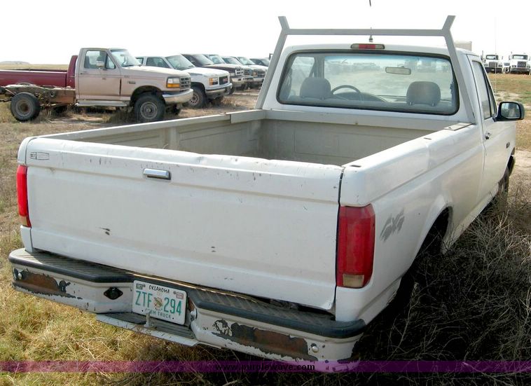 image for item 8699 1996 Ford F150 pickup truck