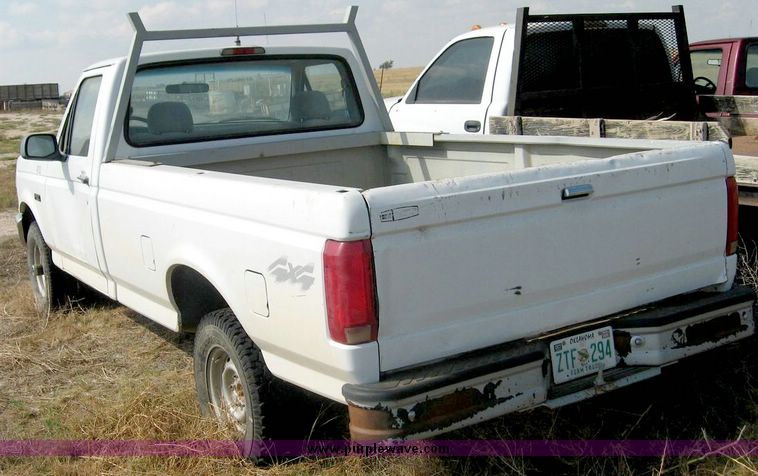 image for item 8699 1996 Ford F150 pickup truck