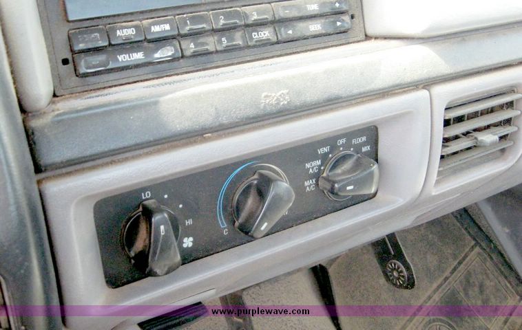 image for item 8699 1996 Ford F150 pickup truck