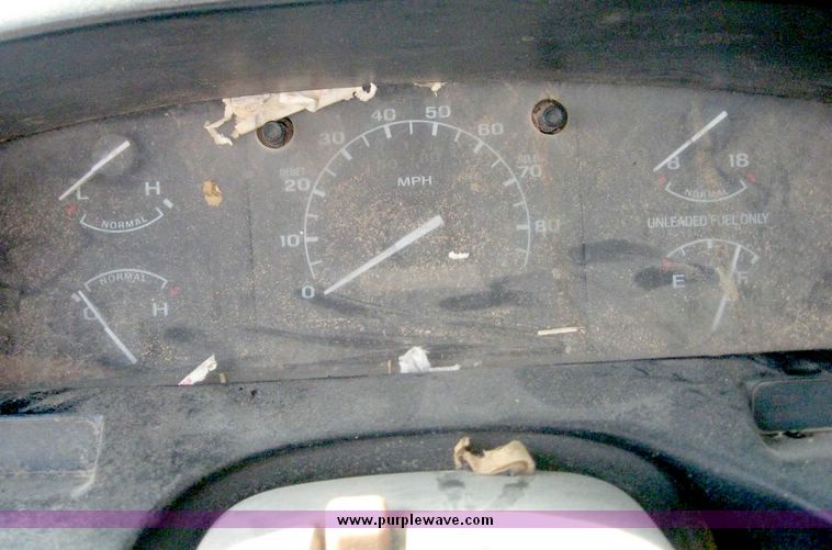 image for item 8699 1996 Ford F150 pickup truck